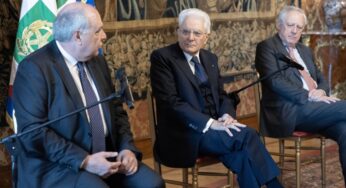 Mattarella bacchetta chi lo tira per la giacca